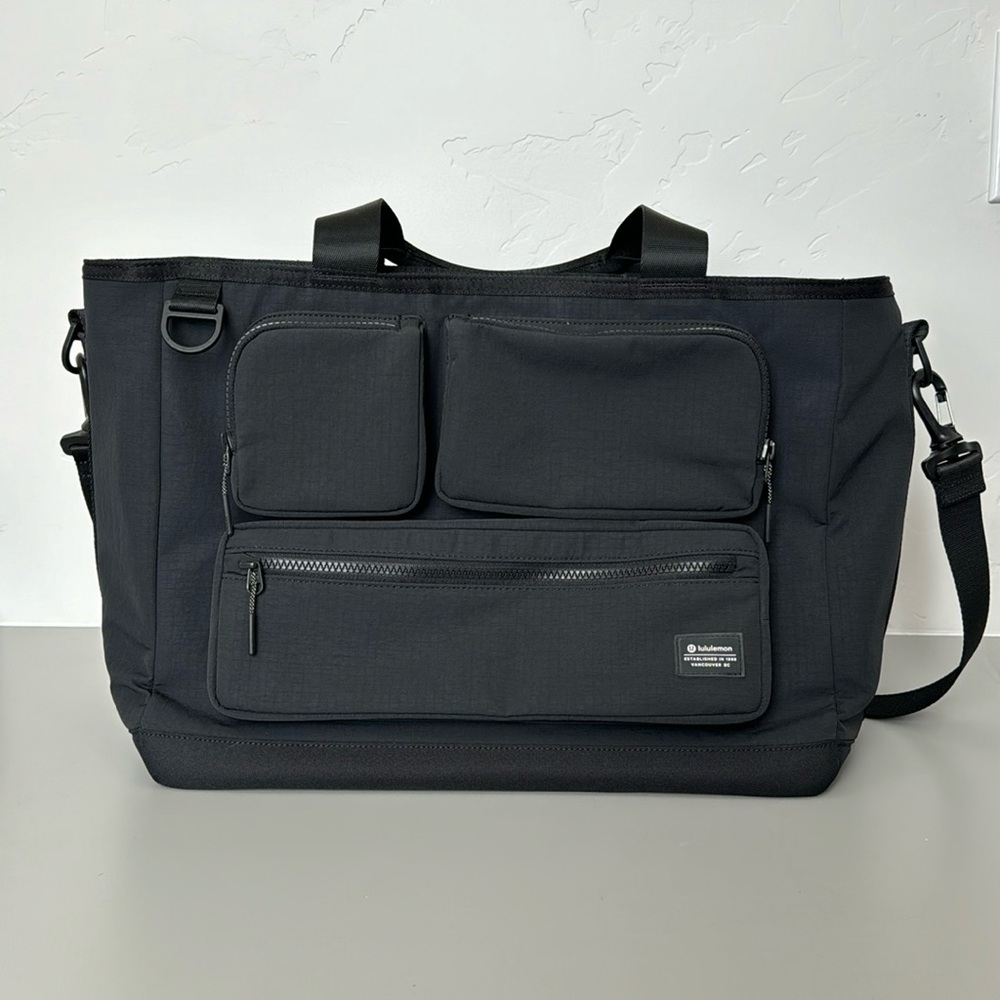 NWOT LULULEMON Multi-Pocket Tote Bag 19.5L